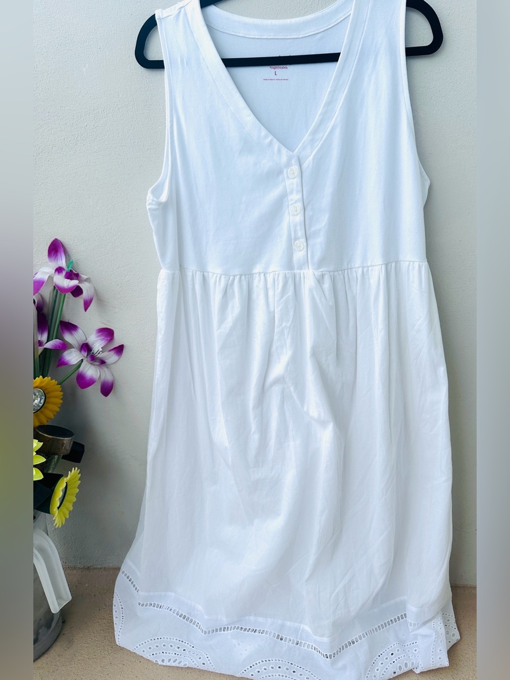 White Sleeveless Eyelet Hem Dress - Picture 3 of 6